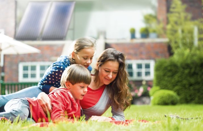 Worcester Greenskies Solar Lifestyle Insitu Garden View